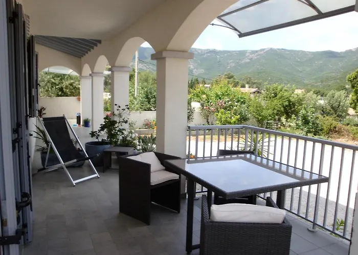 费耶蒂马基亚酒店 *