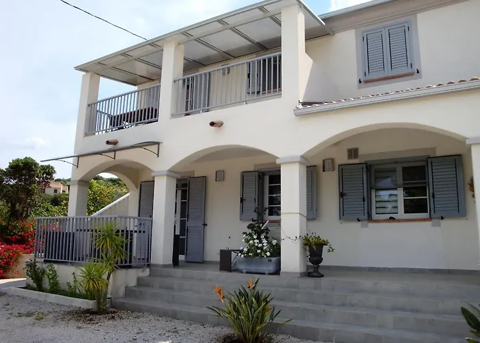 费耶蒂马基亚酒店 公寓 *