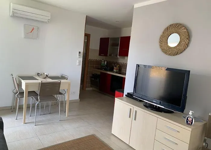 费耶蒂马基亚酒店 公寓 *